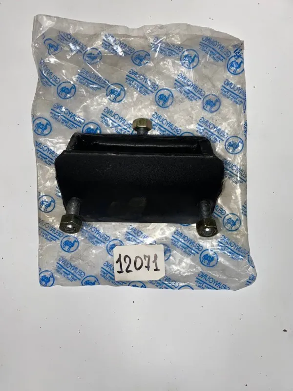 Подушка двигателя задняя D6DA19